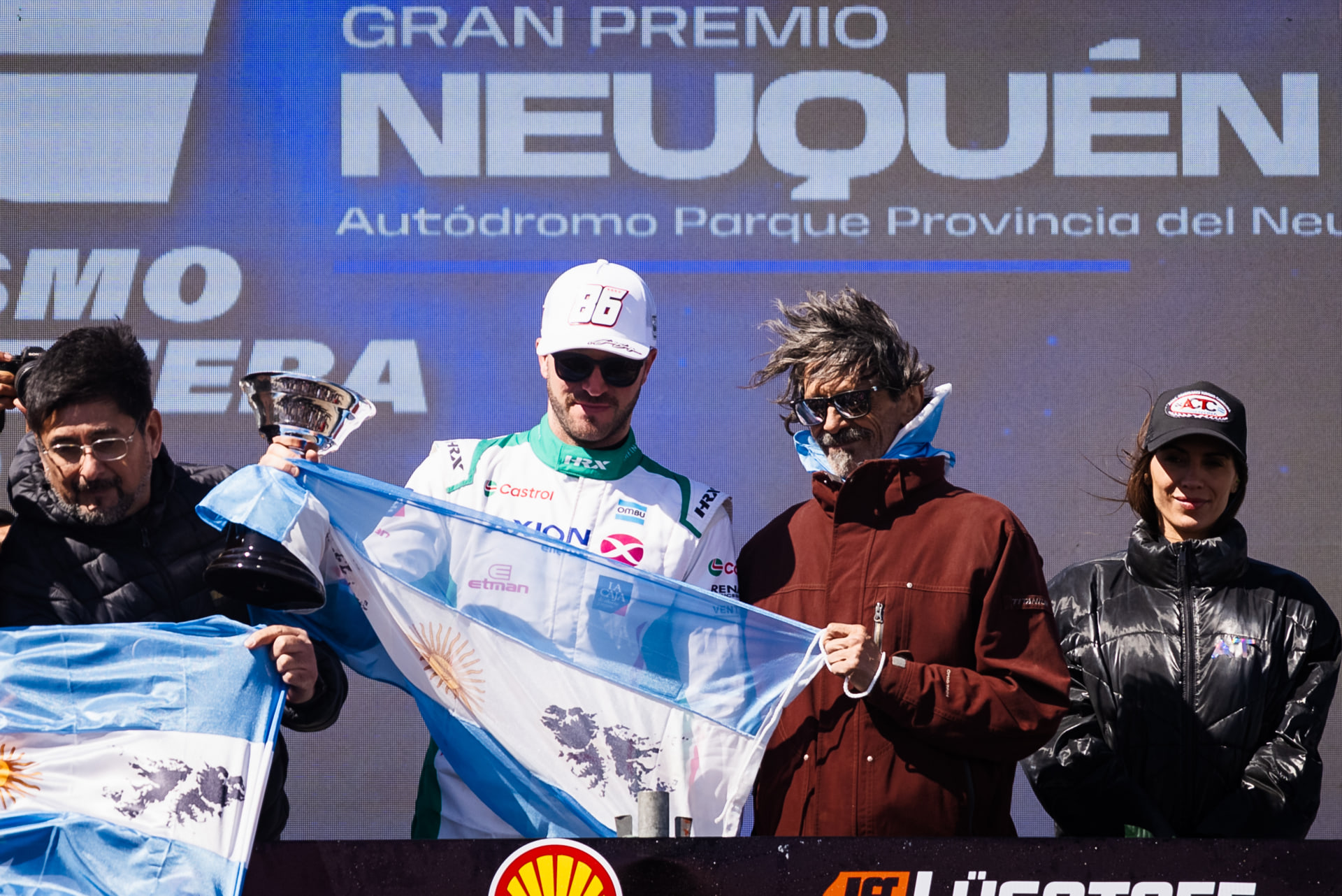 La Caja acelera junto al equipo Axion Energy Sport en el Turismo Carretera 2000