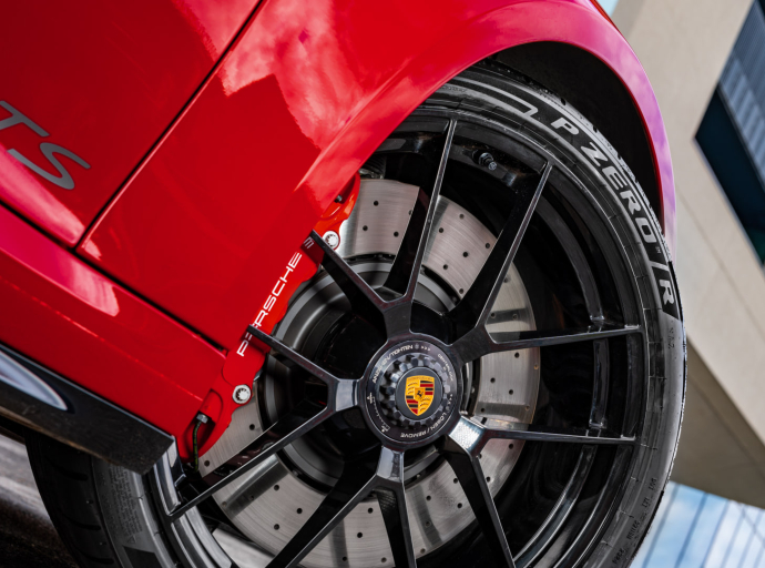 Pirelli y Porsche: alianza de precisión para el primer 911 híbrido