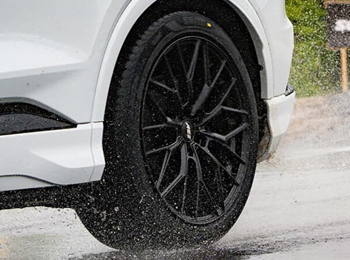 Invierno sobre ruedas: Pirelli comparte la checklist esencial para conducir con seguridad esta temporada