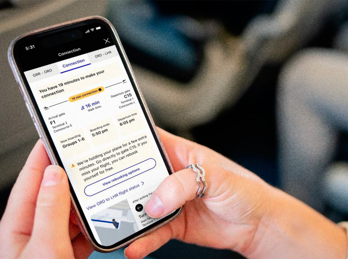 United lanza nuevas funciones en su app móvil para facilitar las conexiones entre vuelos