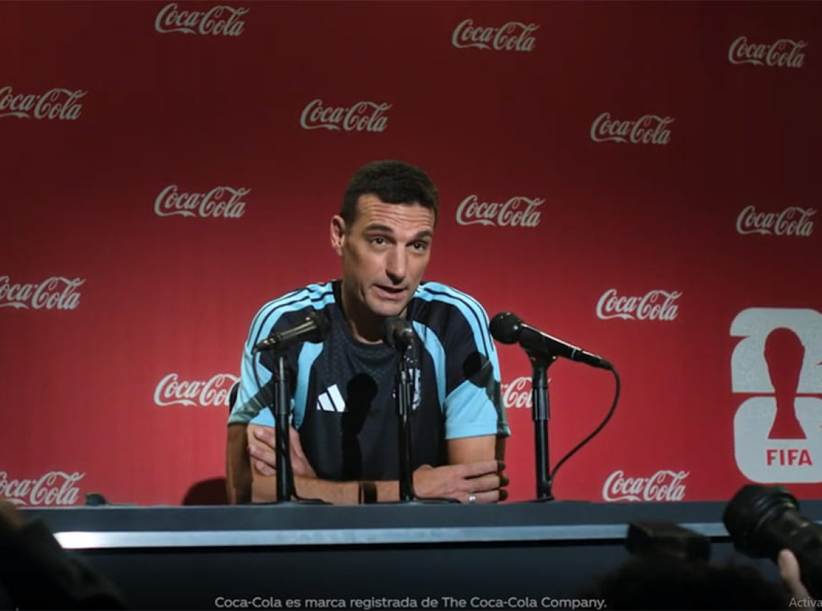 Coca-Cola lanza su campaña para el Mundial 2026 con un emotivo mensaje de Lionel Scaloni.