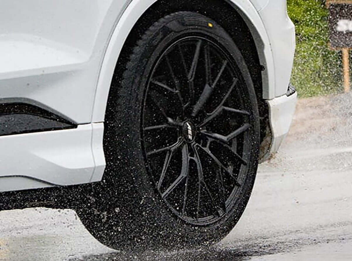 Invierno sobre ruedas: Pirelli comparte la checklist esencial para conducir con seguridad esta temporada