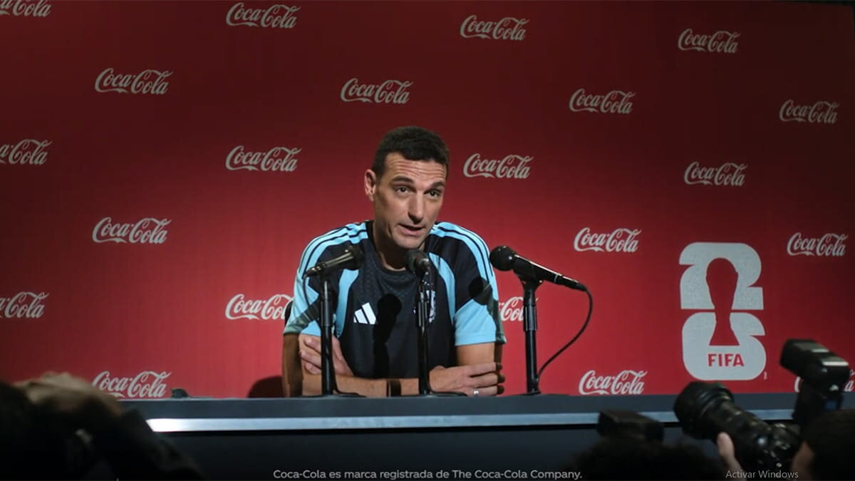 Coca-Cola lanza su campaña para el Mundial 2026 con un emotivo mensaje de Lionel Scaloni.