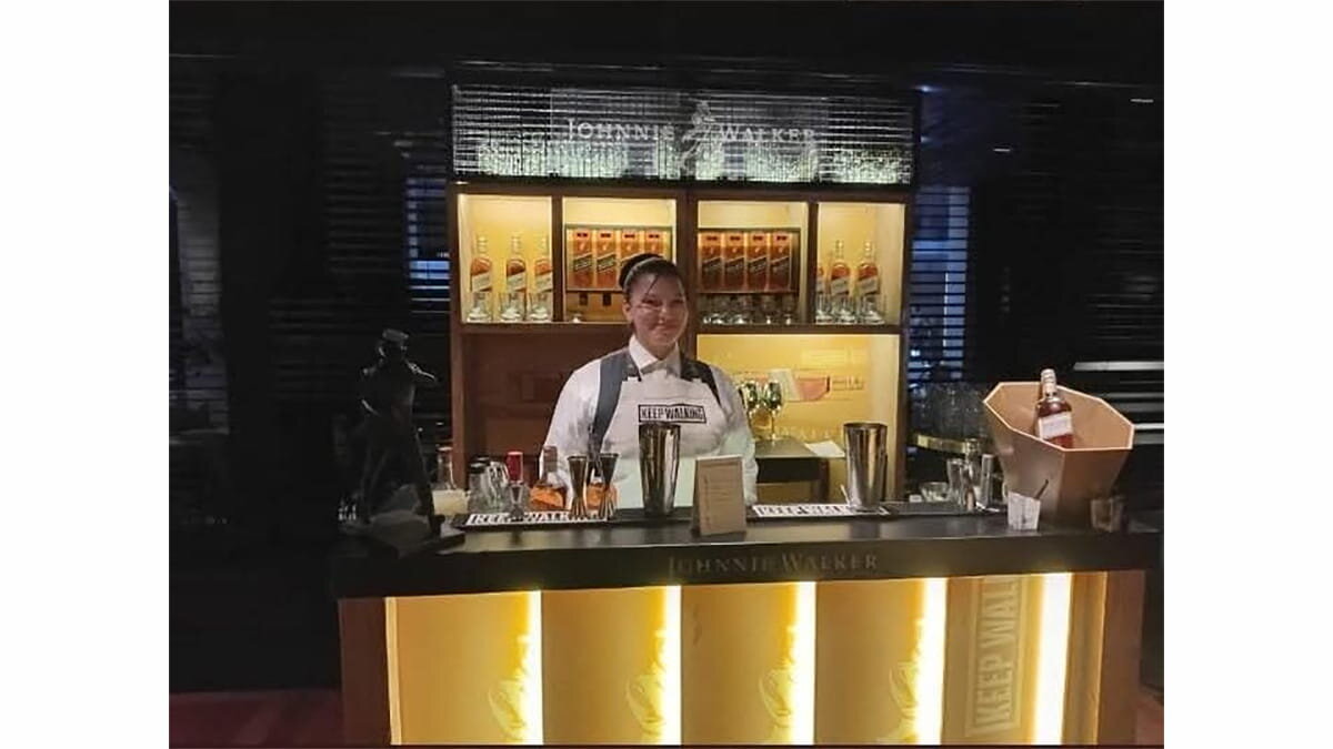 Día del Bartender: la inspiradora historia de Pamela Albornoz y el programa que transforma vidas en la hospitalidad.