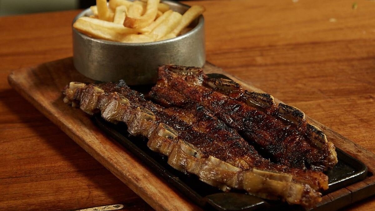 El Regreso de las Brasas al Mediodía Porteño: Dandy Grill Redefine la Pausa Ejecutiva en Palermo
