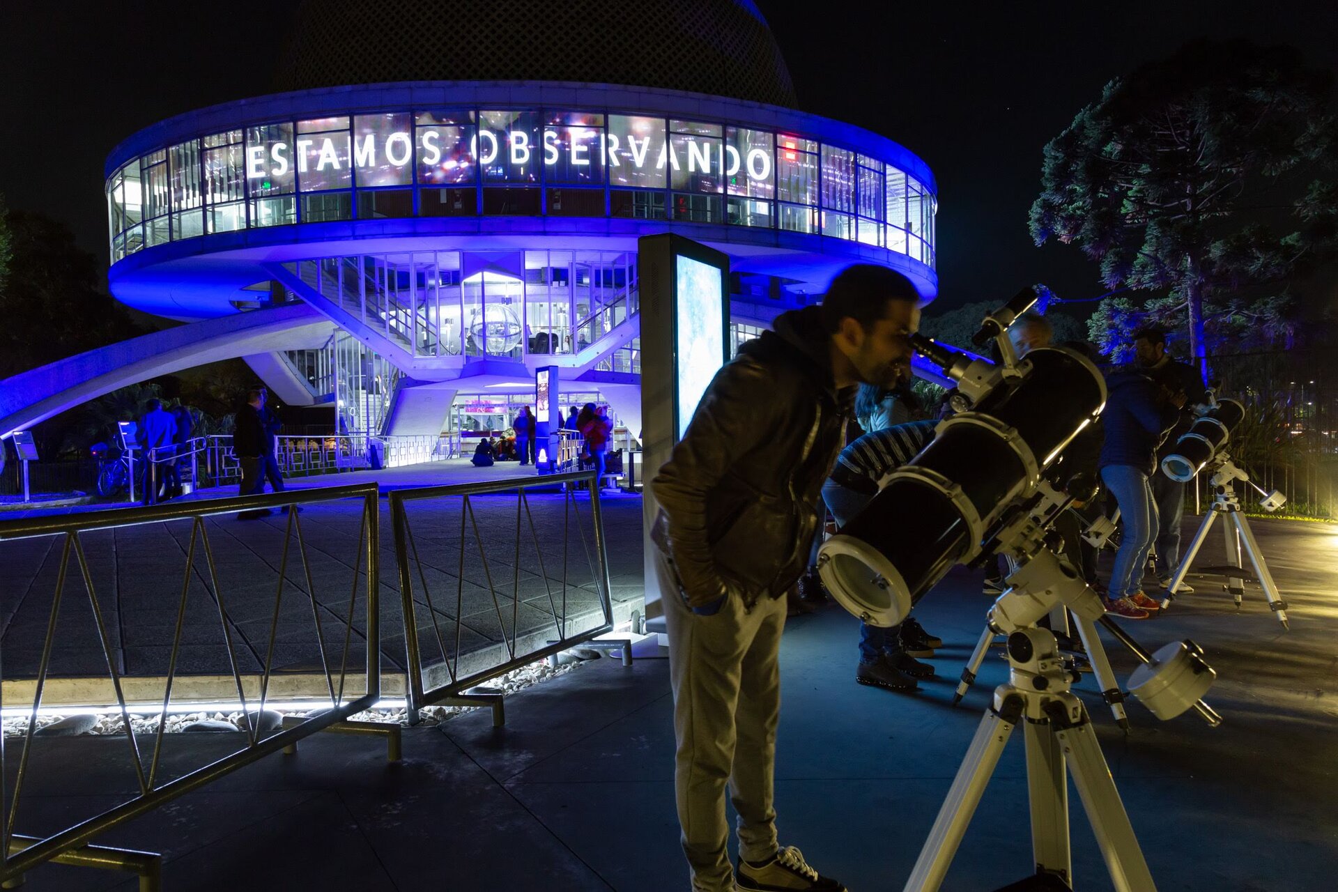 Noche de luna roja: el Planetario invita a ver el gran eclipse del año