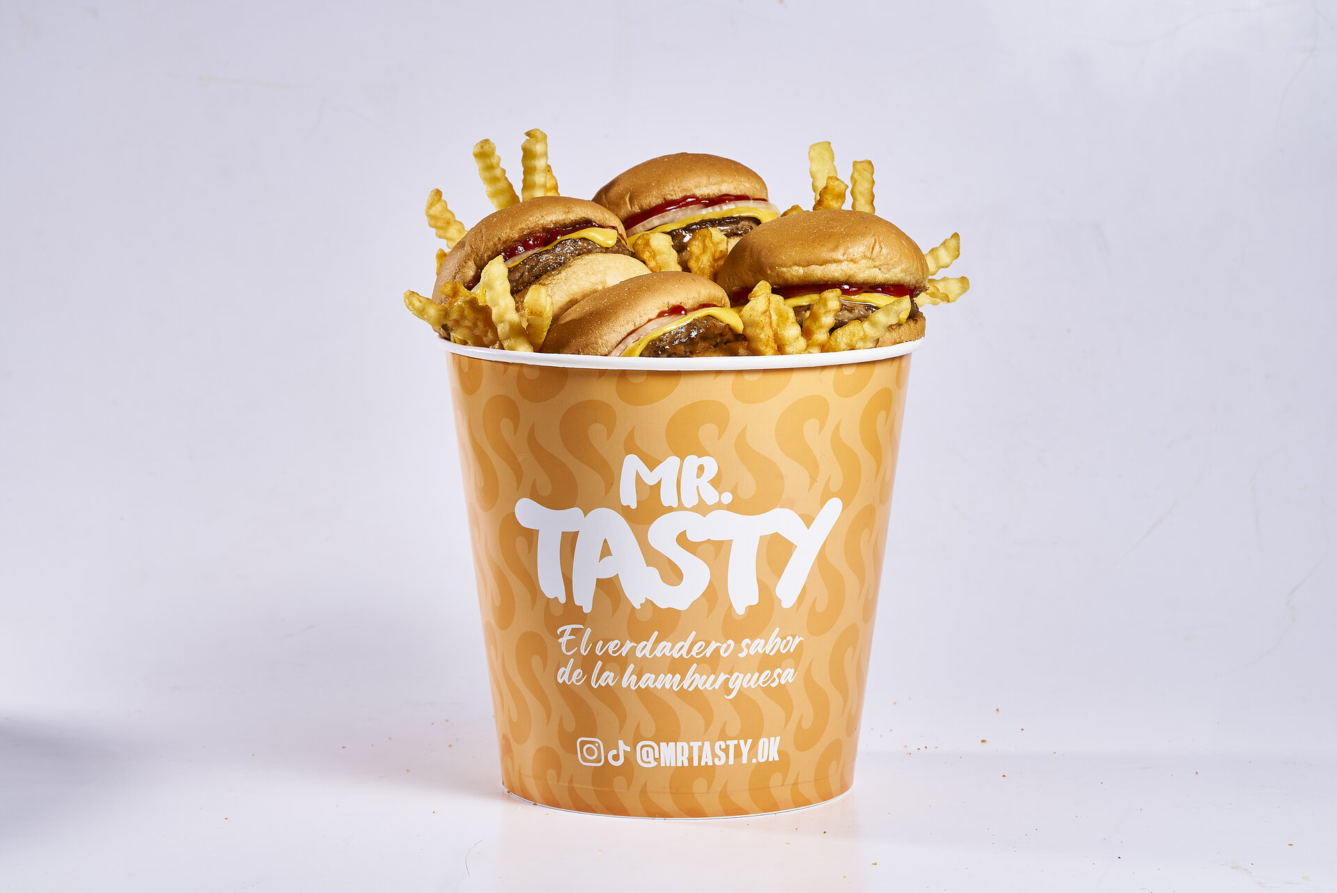 Mr. Tasty llegó a 80 locales en dos años: cuánto cuesta una franquicia y por qué el balde explica el 80% de sus ventas