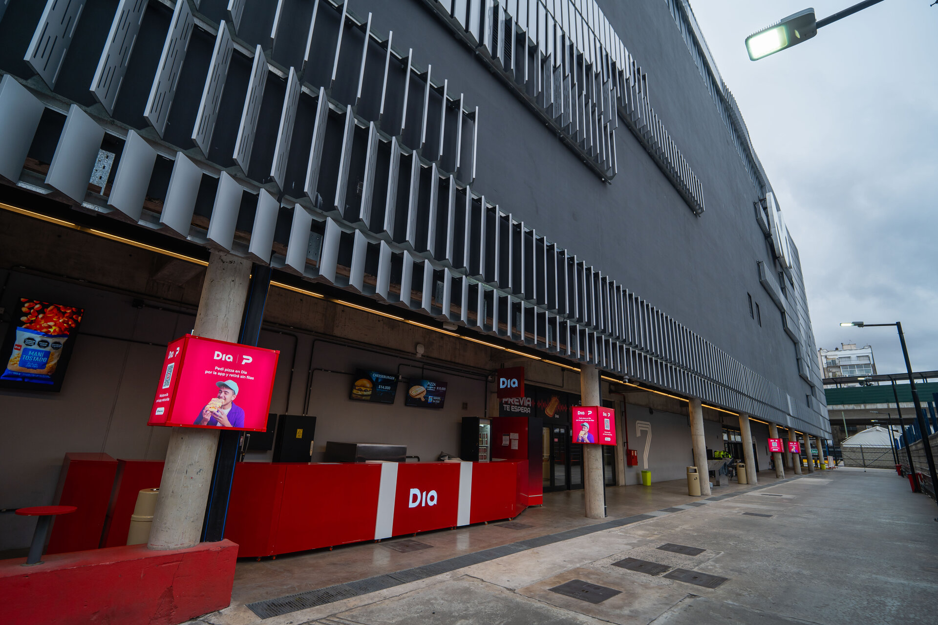 Dia y PedidosYa: la alianza para comprar sin filas en el Movistar Arena