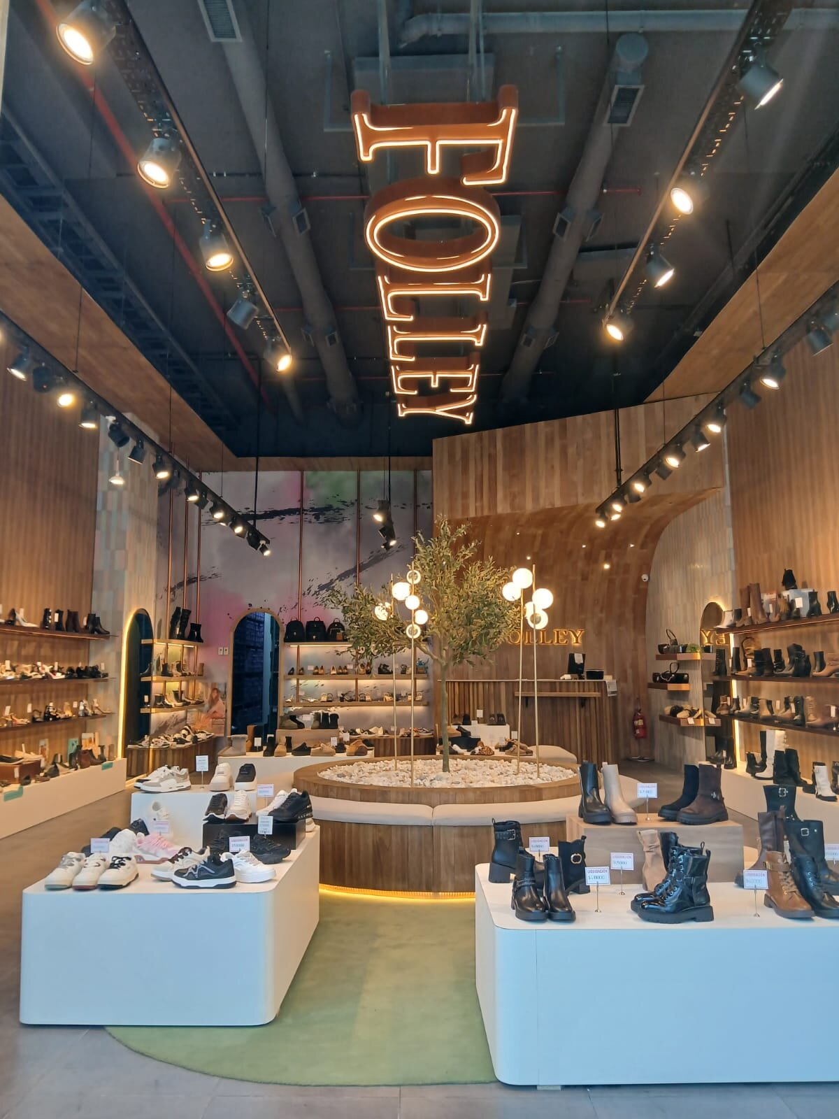 La estrategia de TOM: nuevas marcas y una mega tienda para renovar su propuesta